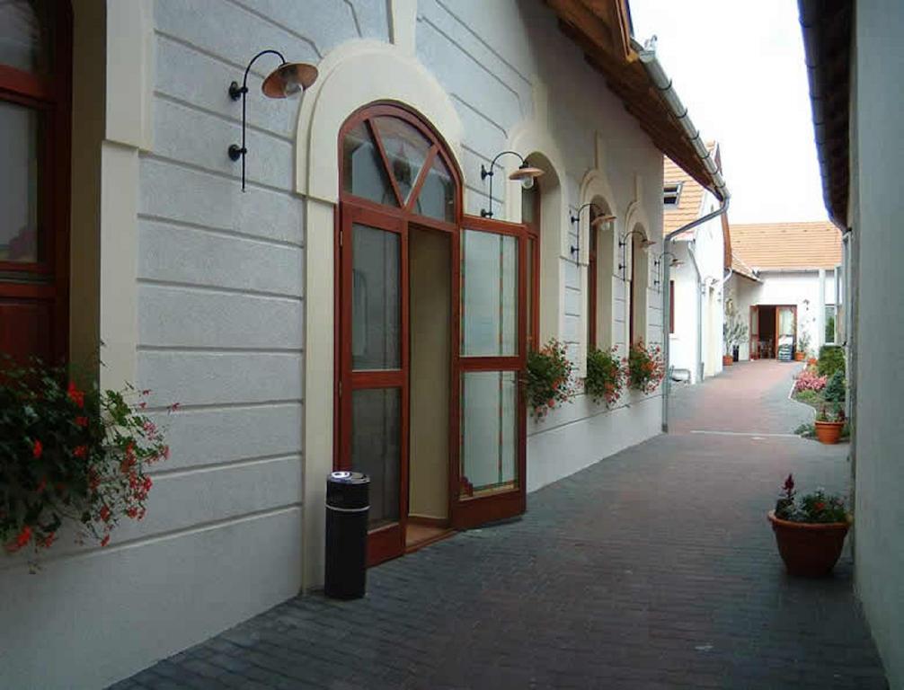 Varju Fogado Tapolca B&B 외부 사진